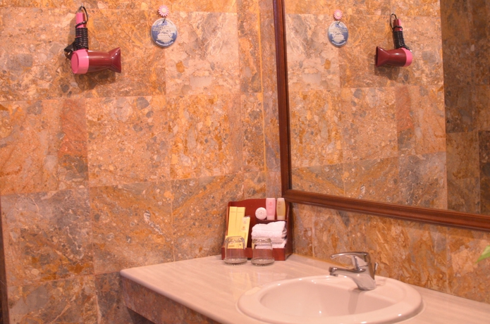 Imagen de la habitación del Hotel Saigontourane. Foto 12