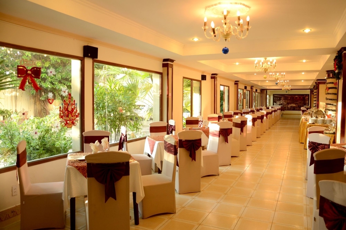 Imagen del bar/restaurante del Hotel Saigontourane. Foto 4
