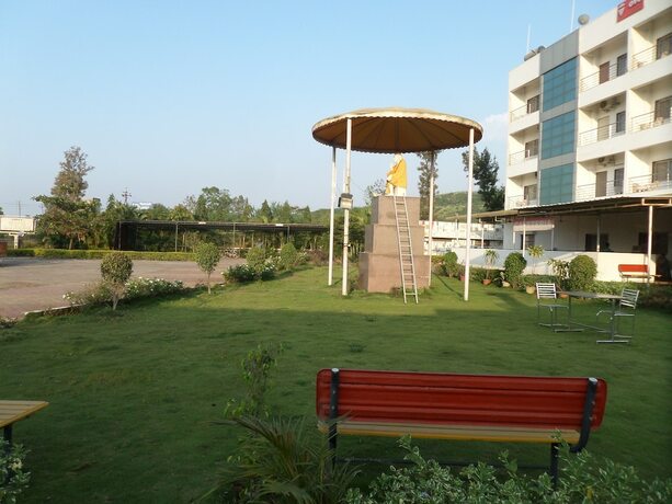 Imagen de los exteriores del Hotel Saikrupa. Foto 31