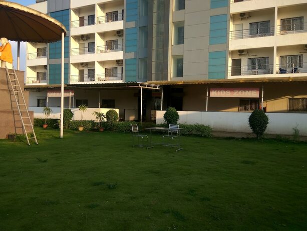 Imagen de los exteriores del Hotel Saikrupa. Foto 32