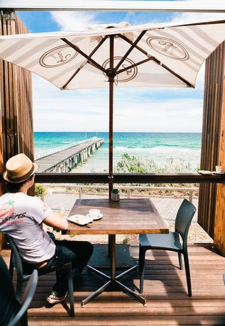 Imagen del bar/restaurante del Hotel Sailaway Beach House. Foto 5