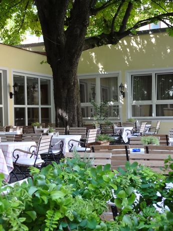 Imagen del bar/restaurante del Hotel Sailer. Foto 3