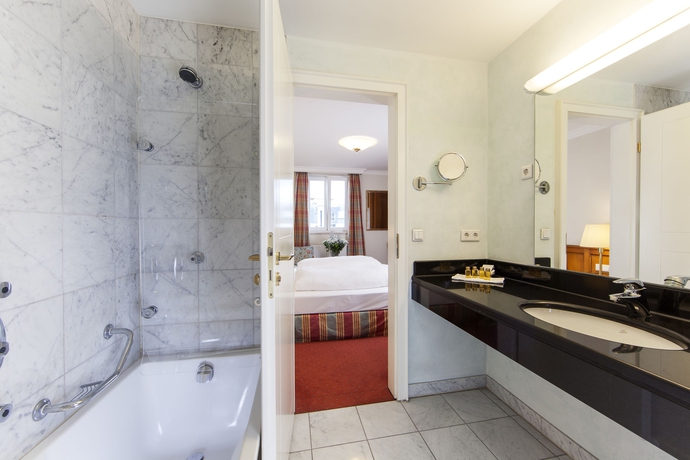 Imagen de la habitación del Hotel Sailer. Foto 11