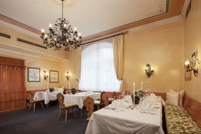 Imagen del bar/restaurante del Hotel Sailer. Foto 4