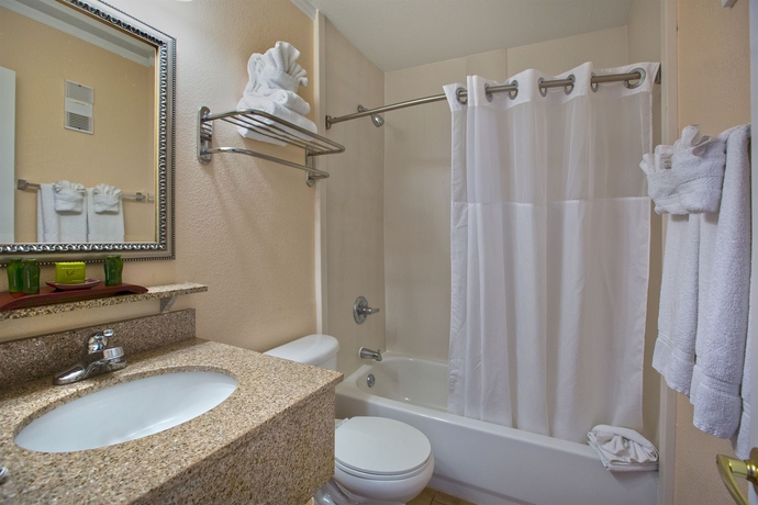 Imagen de la habitación del Hotel Sailport Waterfront Suites. Foto 4