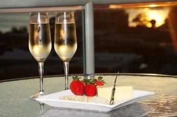 Imagen del bar/restaurante del Hotel Sails Luxury Apartments, Forster. Foto 2