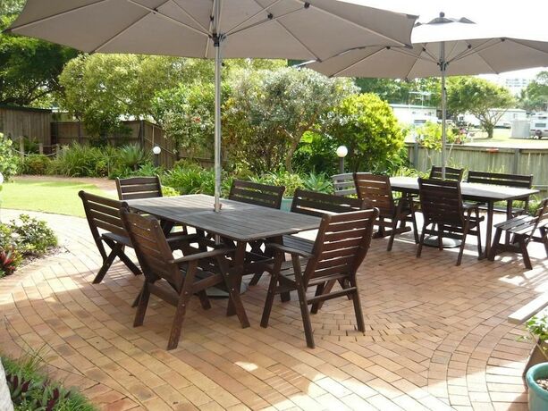 Imagen del bar/restaurante del Hotel Sails Resort On Golden Beach. Foto 21
