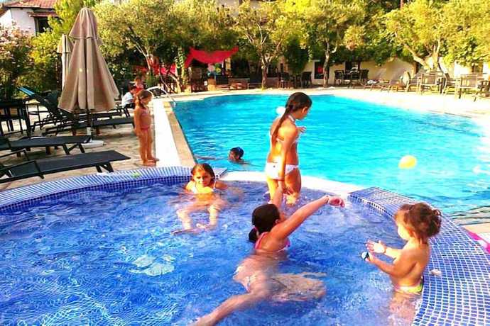 Imagen de la piscina del Hotel Saily Beach. Foto 16