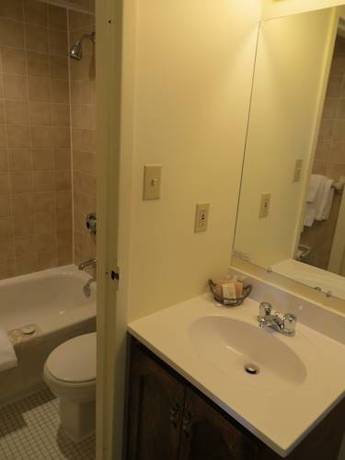 Imagen de la habitación del Hotel Saint Andrews Inn and Suites. Foto 11