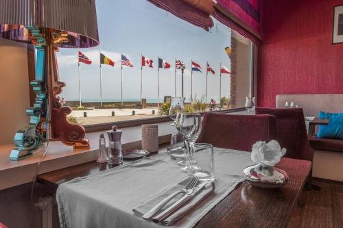 Imagen del bar/restaurante del Hotel Saint Aubin. Foto 4