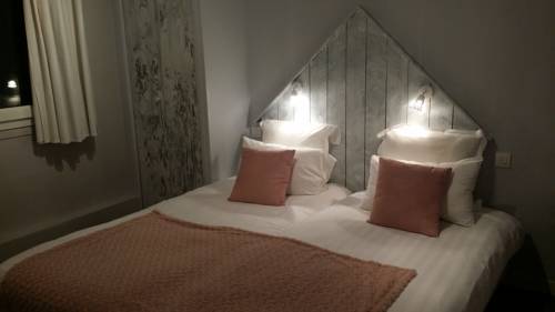 Imagen de la habitación del Hotel Saint Aubin. Foto 14