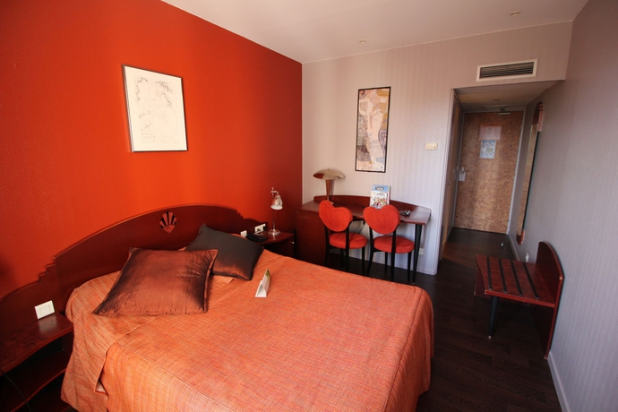 Imagen de la habitación del Hotel Saint Christophe, Aix en Provence. Foto 9