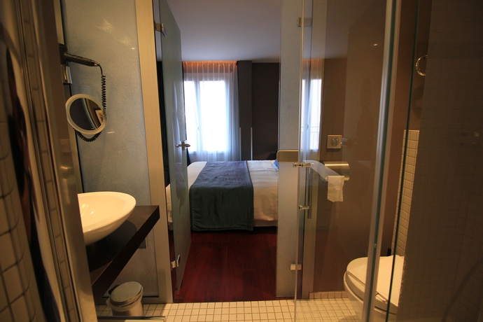 Imagen de la habitación del Hotel Saint Christophe, Aix en Provence. Foto 15