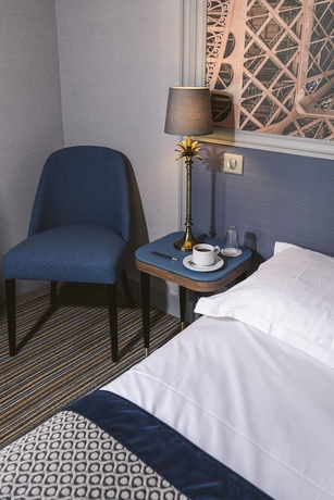 Imagen de la habitación del Hotel Saint Christophe, París. Foto 9