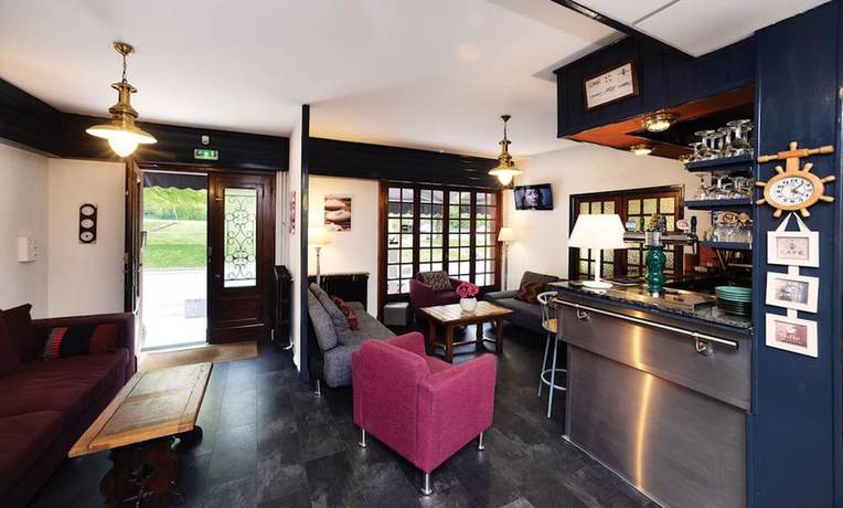 Imagen de los interiores del Hotel Saint Clair. Foto 6