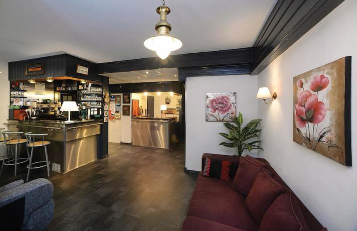 Imagen de los interiores del Hotel Saint Clair. Foto 7