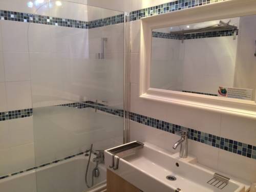 Imagen de la habitación del Hotel Saint Clair, La Grande Motte. Foto 5