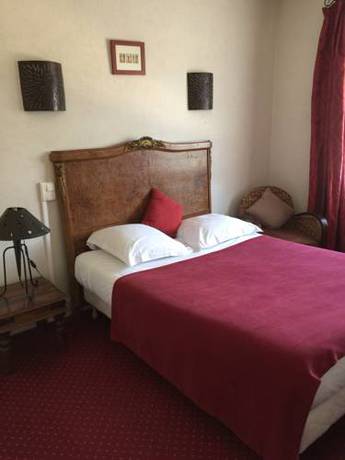 Imagen de la habitación del Hotel Saint Cyr. Foto 3