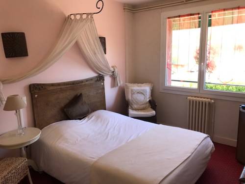 Imagen de la habitación del Hotel Saint Cyr. Foto 4