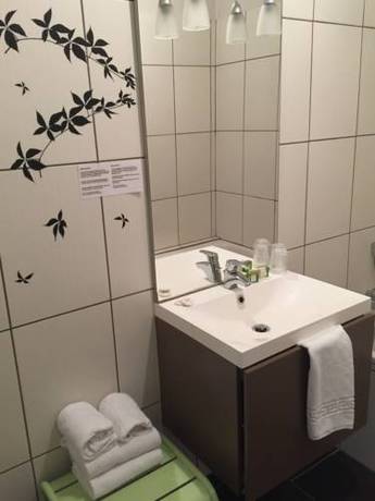 Imagen de la habitación del Hotel Saint Cyr. Foto 5