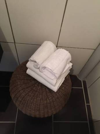 Imagen de la habitación del Hotel Saint Cyr. Foto 6