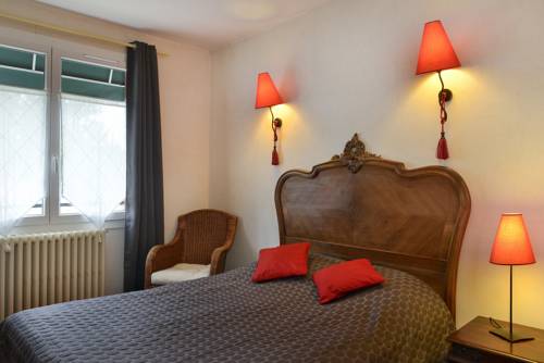 Imagen de la habitación del Hotel Saint Cyr. Foto 7