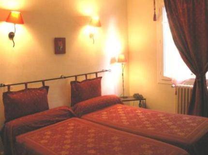 Imagen de la habitación del Hotel Saint Cyr. Foto 10