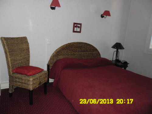 Imagen de la habitación del Hotel Saint Cyr. Foto 12