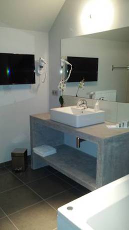 Imagen de la habitación del Hotel Saint Daniel, P&eacute;ruwelz. Foto 10