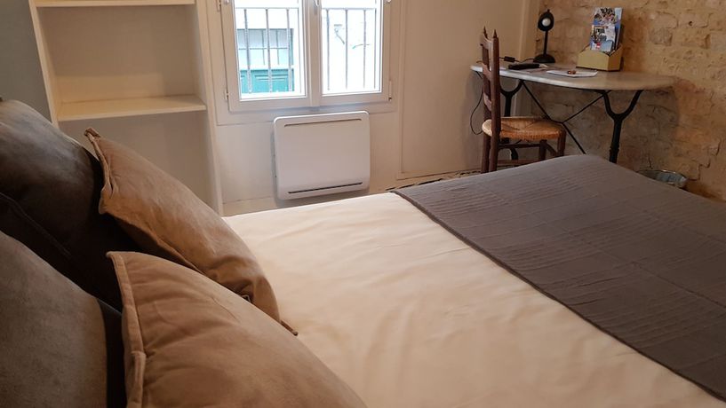 Imagen de la habitación del Hotel Saint Etienne. Foto 2