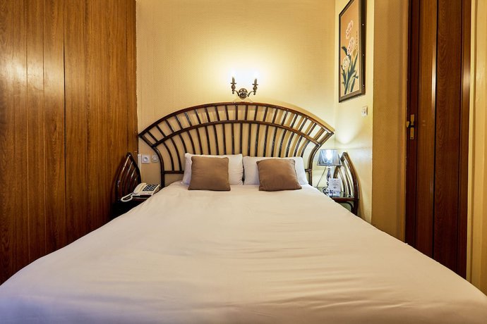 Imagen de la habitación del Hotel Saint Etienne. Foto 6