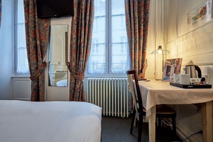 Imagen de la habitación del Hotel Saint Etienne. Foto 9