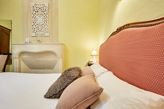 Imagen de la habitación del Hotel Saint Etienne. Foto 10