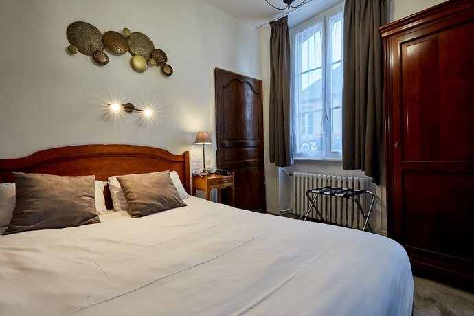 Imagen de la habitación del Hotel Saint Etienne. Foto 11