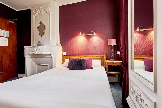 Imagen de la habitación del Hotel Saint Etienne. Foto 13