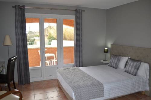 Imagen de la habitación del Hotel Saint Geniès. Foto 3