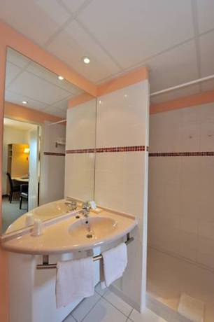 Imagen de la habitación del Hotel Saint Geniès. Foto 11