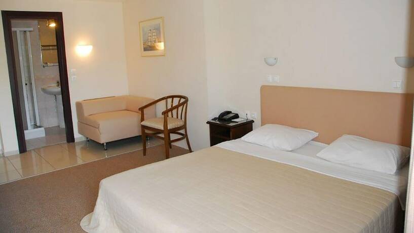 Imagen de la habitación del Hotel Saint George, Asprovalta. Foto 17