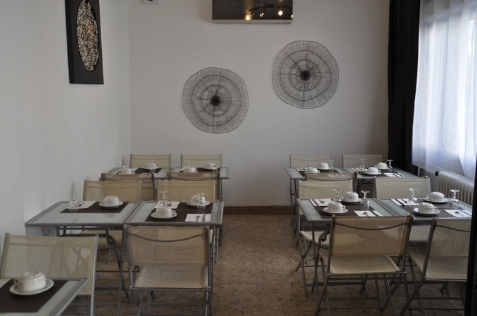 Imagen del bar/restaurante del Hotel Saint George Avignon. Foto 2