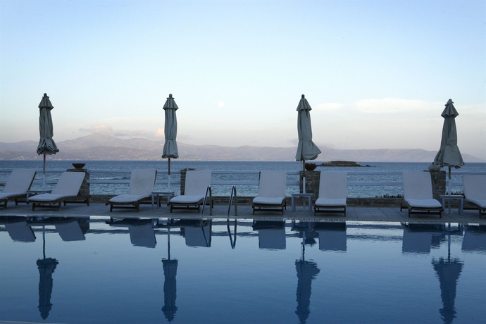 Imagen de la piscina del Hotel Saint George, Marpissa. Foto 16