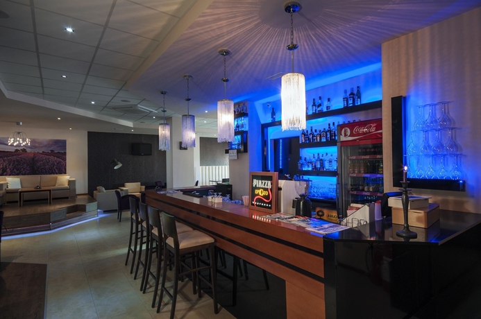 Imagen del bar/restaurante del Hotel Saint George Palace. Foto 4