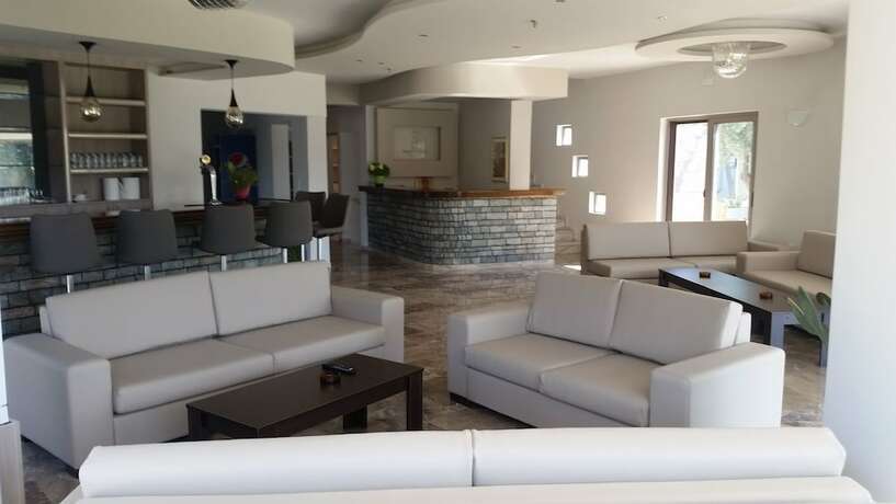 Imagen del bar/restaurante del Hotel Saint George Resort. Foto 11