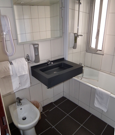 Imagen de la habitación del Hotel Saint Georges, Lourdes. Foto 11