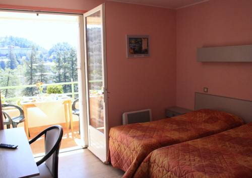 Imagen de la habitación del Hotel Saint Jacques. Foto 1