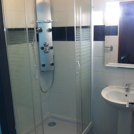 Imagen de la habitación del Hotel Saint Jacques. Foto 16