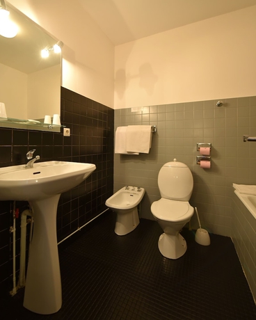 Imagen de la habitación del Hotel Saint Jacques. Foto 18