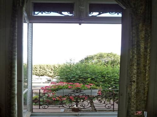 Imagen de la habitación del Hotel Saint Jean, CHALON SUR SAONE. Foto 7
