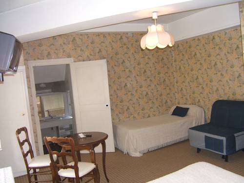 Imagen de la habitación del Hotel Saint Jean, CHALON SUR SAONE. Foto 10