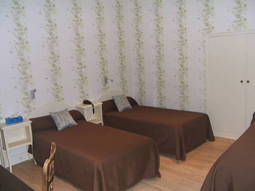 Imagen de la habitación del Hotel Saint Jean, CHALON SUR SAONE. Foto 12