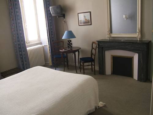 Imagen de la habitación del Hotel Saint Jean, CHALON SUR SAONE. Foto 13
